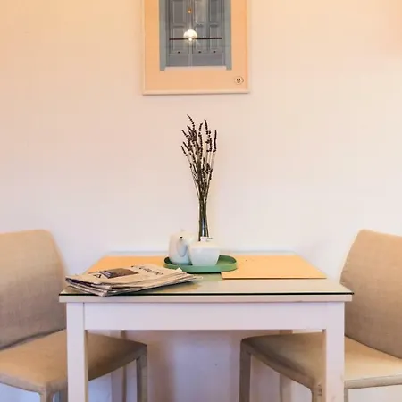 - Hastings アパート *